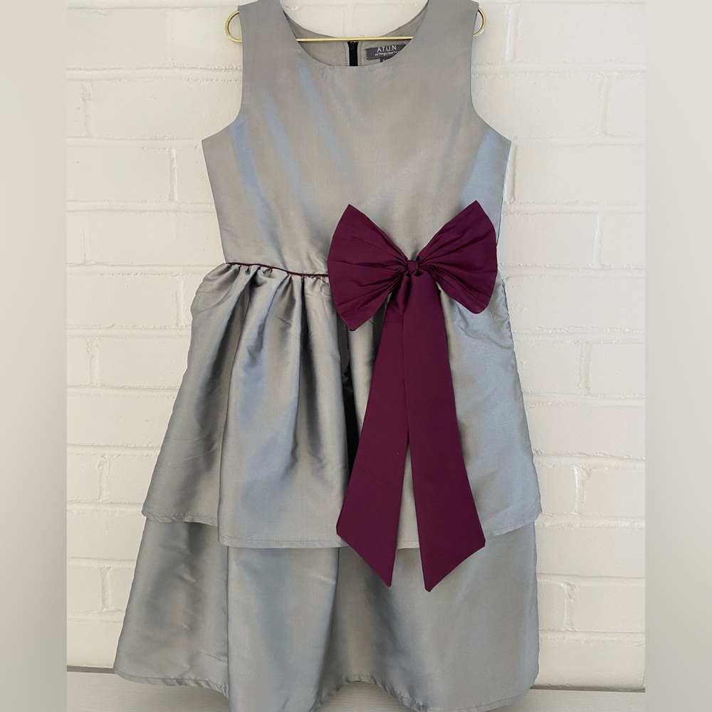 Classic Festive Special Occasion Silver Girls Dress With Purple Bow Size 9/10